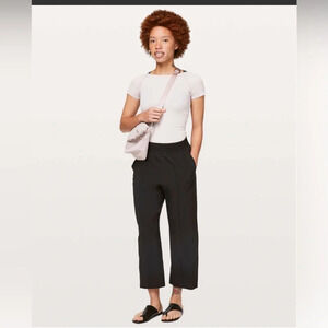 Lululemon Wanderer Crop
Black sz 6